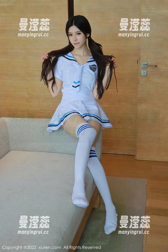 秀人网 - 少女变身，夏馨瑶的无圣光套图，不小心掉进了灵魂自拍锅里