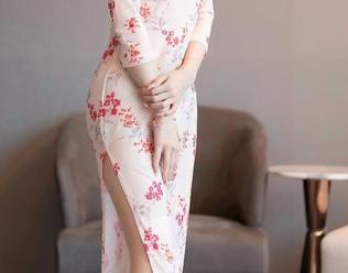 秀人网 – 从娜比的海边美图合集学来的新技能：假装不在乎一切，但实际每天偷偷滑二十遍！