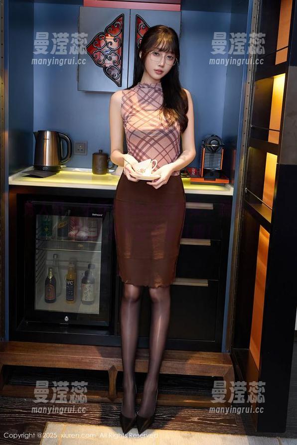 秀人网 - 小乔babyb美图集：黑色实在让人忍不住多看几眼！