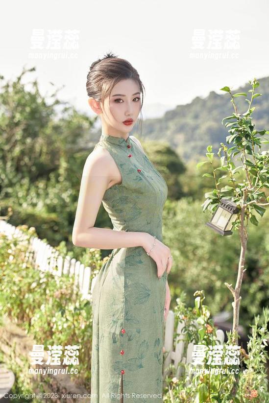 秀人网 - 柚柚小奶瓶的剧情，高清图库让你眼淹没在桃色梦里。