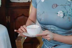 秀人网 – 蓝夏的礼服图集，高清到能瞧见每一根线头！
