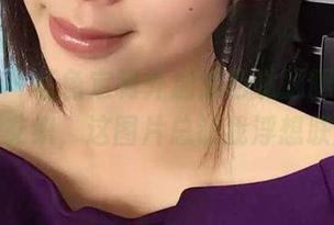 微密圈 – 红色定制外加紫色哒豚豚，太多元素交织，这图片总让我浮想联翩。
