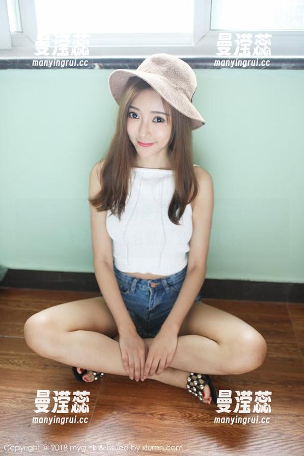 美媛馆 - 私拍里的唐琪儿il，棉袜搭配那身衣服，怎么就那么耐看呢？