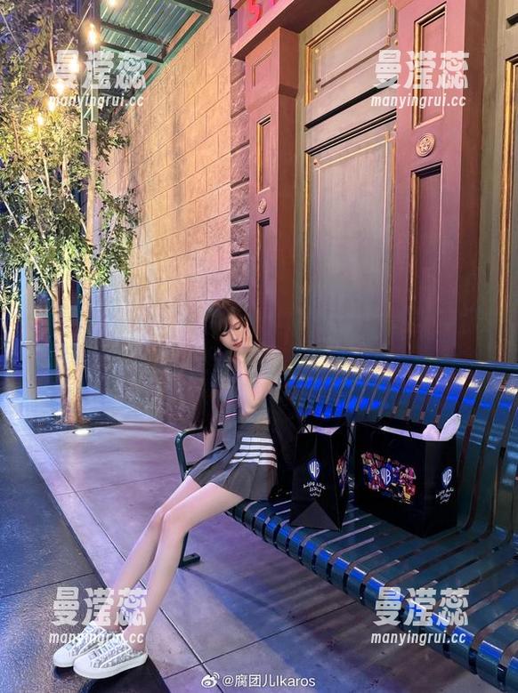 腐团儿Ikaros的空姐图集-有点想当空乘，可以顺便给她送盒饭吗
