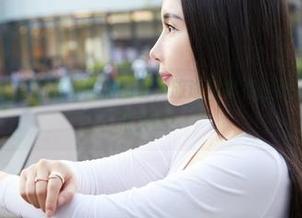 蜜桃社 – 王静瑶的高清旅拍图包，旅途精彩不止于照片，吃的也很关键！