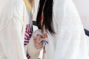 袜啵啵 – 小甜豆的穿越时空写真，珠光白丝与透明脚尖的魔力资源！