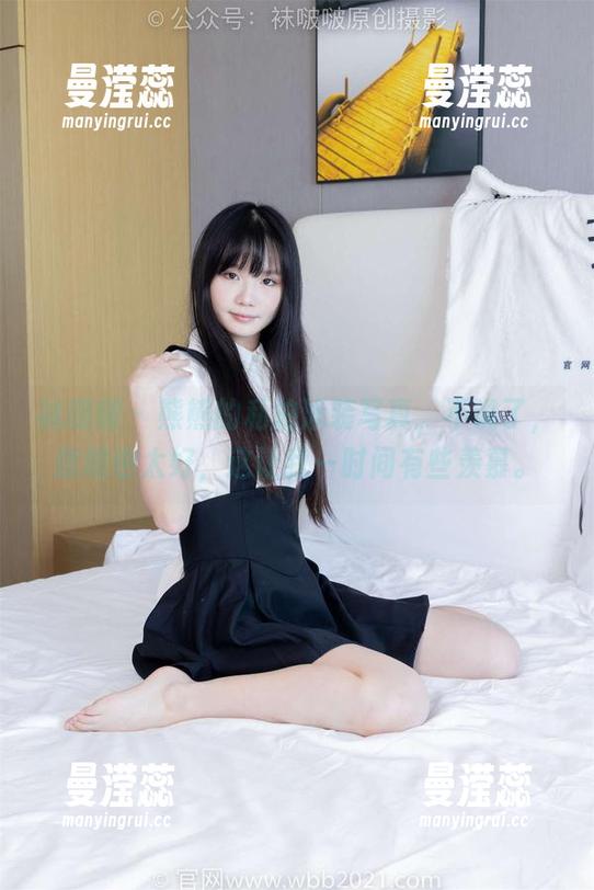袜啵啵 - 熊熊的私拍泳装写真，不说了，意境也太好，这让我一时间有些羡慕。