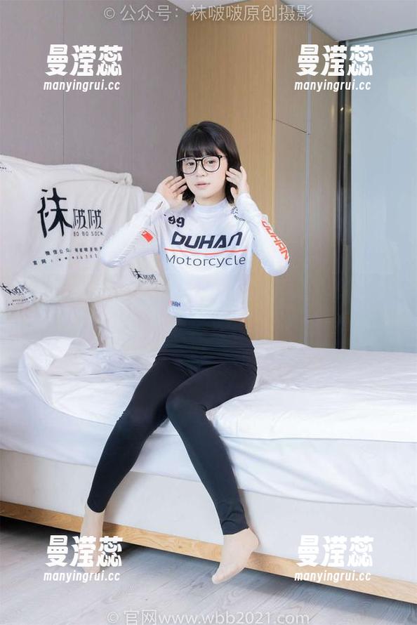 袜啵啵 - 稚予的死库水在线合辑：独特的俯身视角