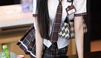 语画界 – 白丝好像一下子变得更有吸引力了，特别是在言沫的美图里。免费也太划算了吧？