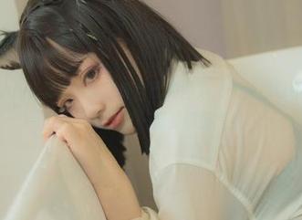 “起起子vvvv又来强势宣传自己的图集，天使你敢不敢再婀娜些？”下载吧，感受那份气氛。