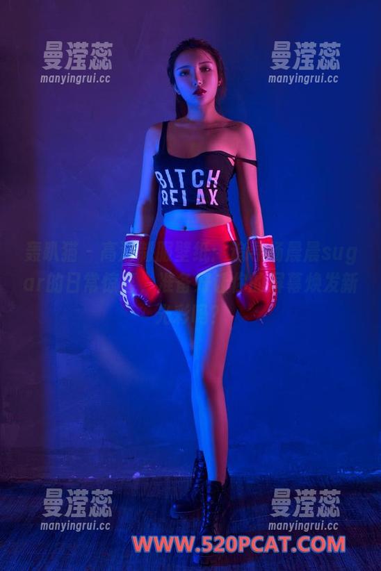 轰趴猫 - 高清制服壁纸：追寻杨晨晨sugar的日常惊喜，准备好让你的屏幕焕发新光彩吗？