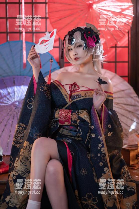 铁板烧鬼舞w的内衣连体cos合集，时不时让我想问，是从哪来的这个气场？