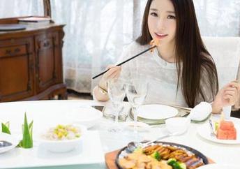 魅妍社 – Mieko林美惠子的连衣裙，私拍里总藏着些小心思