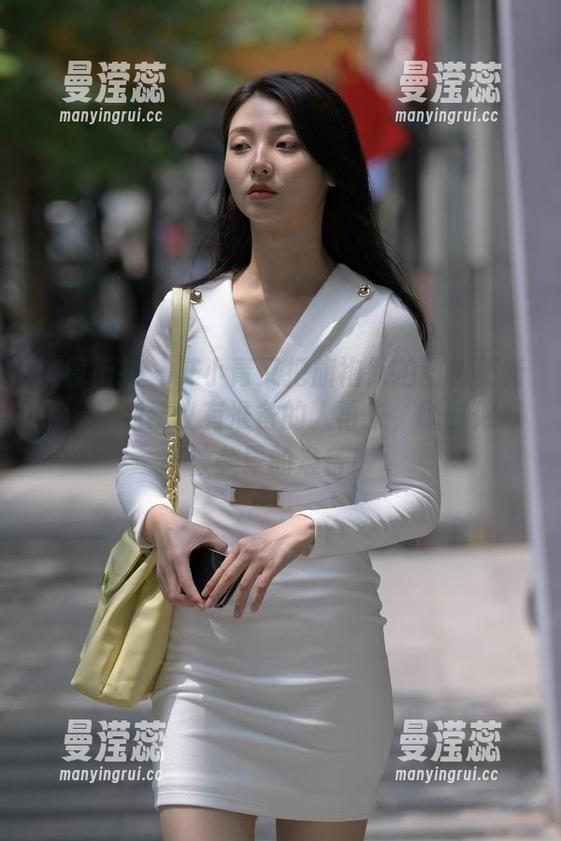 魔镜街拍 - 艾小青又把旗袍街拍图包更新了，强烈建议有准备的人再来，随时做好被美晕的准备！