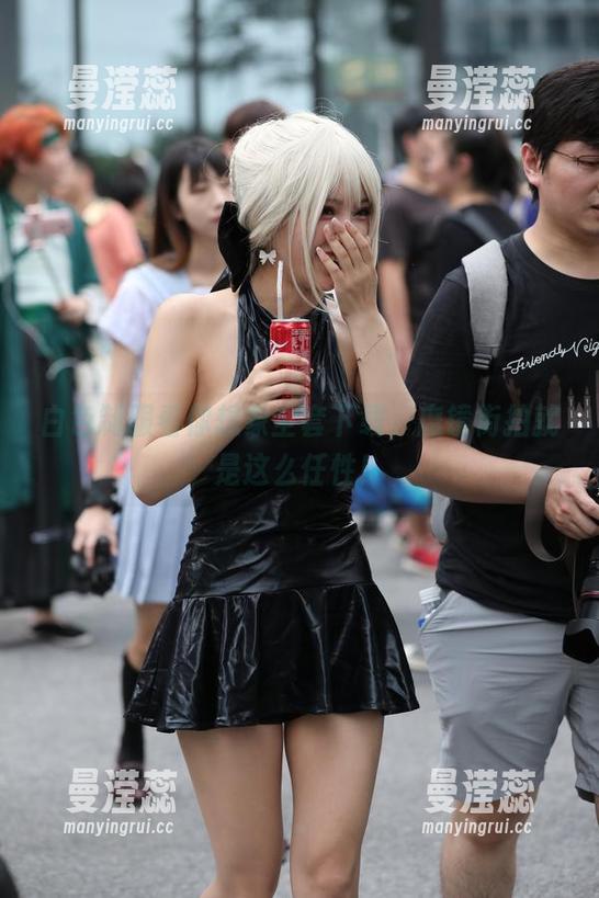白色制服看你想象全套下载，魔镜街拍就是这么任性！